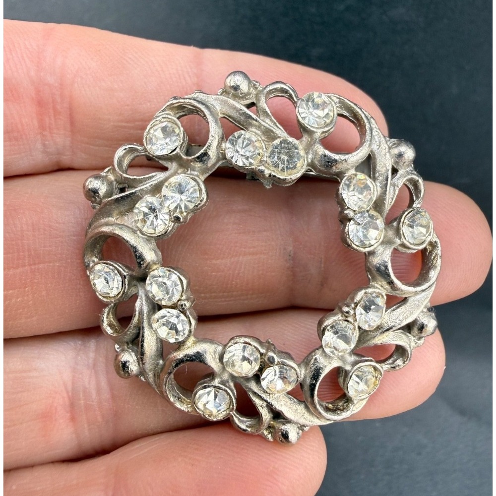 Vintage Estate Brooch Silver Tone Rhinestone Pot Metal Wreath Scroll Design